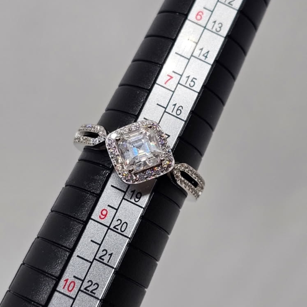 Elegant Silver Square-Cut Ring Size 8